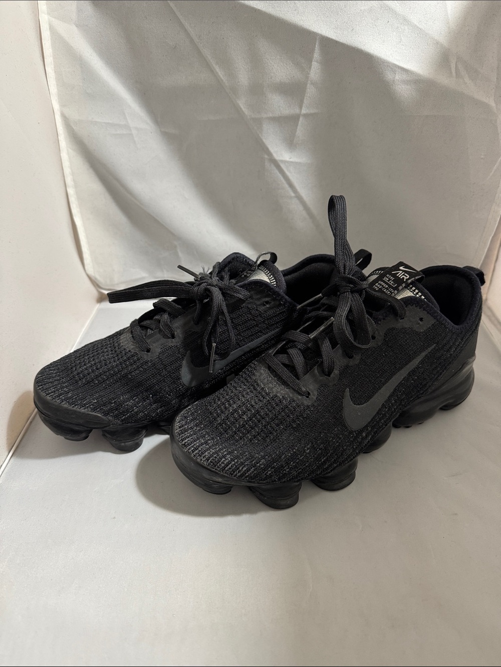 Nike Big Kids' Black Mesh VaporMax-Style Sneakers. Size 5.5 (women’s 7)
